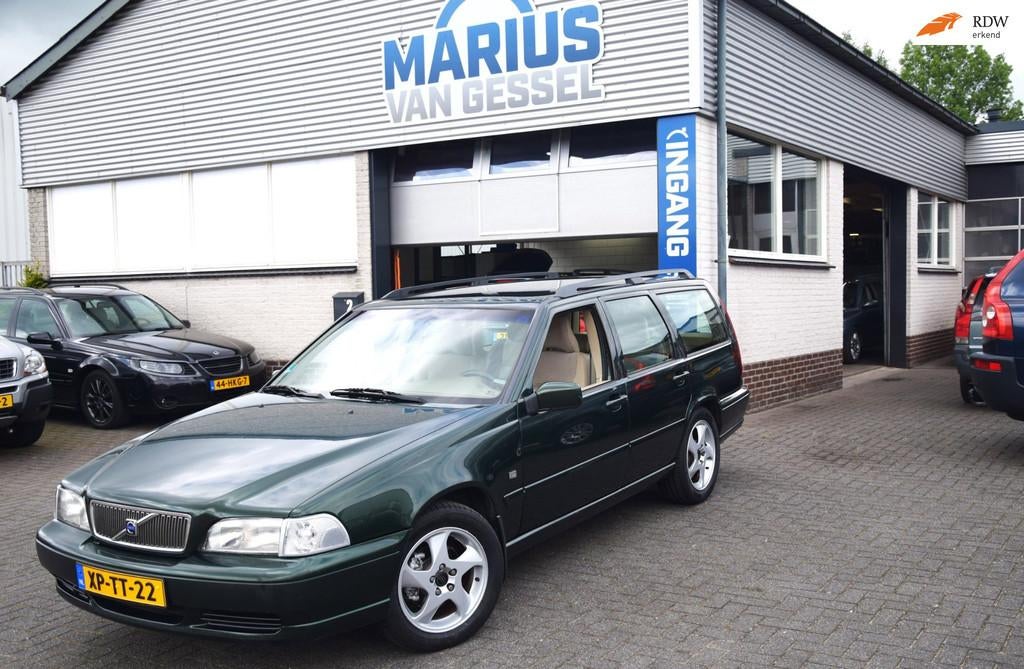 Volvo V70 2.5-10v Automaat 144 pk, Auto's, Volvo, Gebruikt, Beige, Leder en Stof, Metallic lak