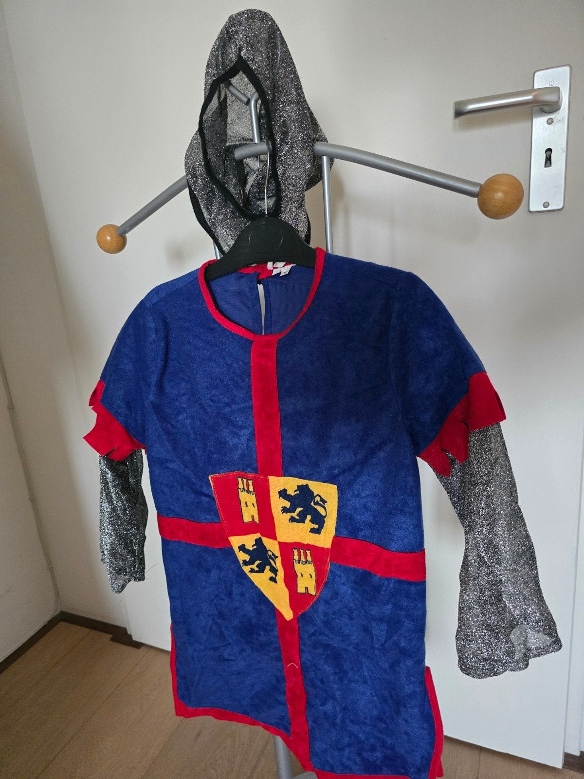 Ridderpak met maliënkolder en schild voor kinderen maat 116, Ophalen of Verzenden, Zo goed als nieuw, 110 t/m 116, Jongen of Meisje