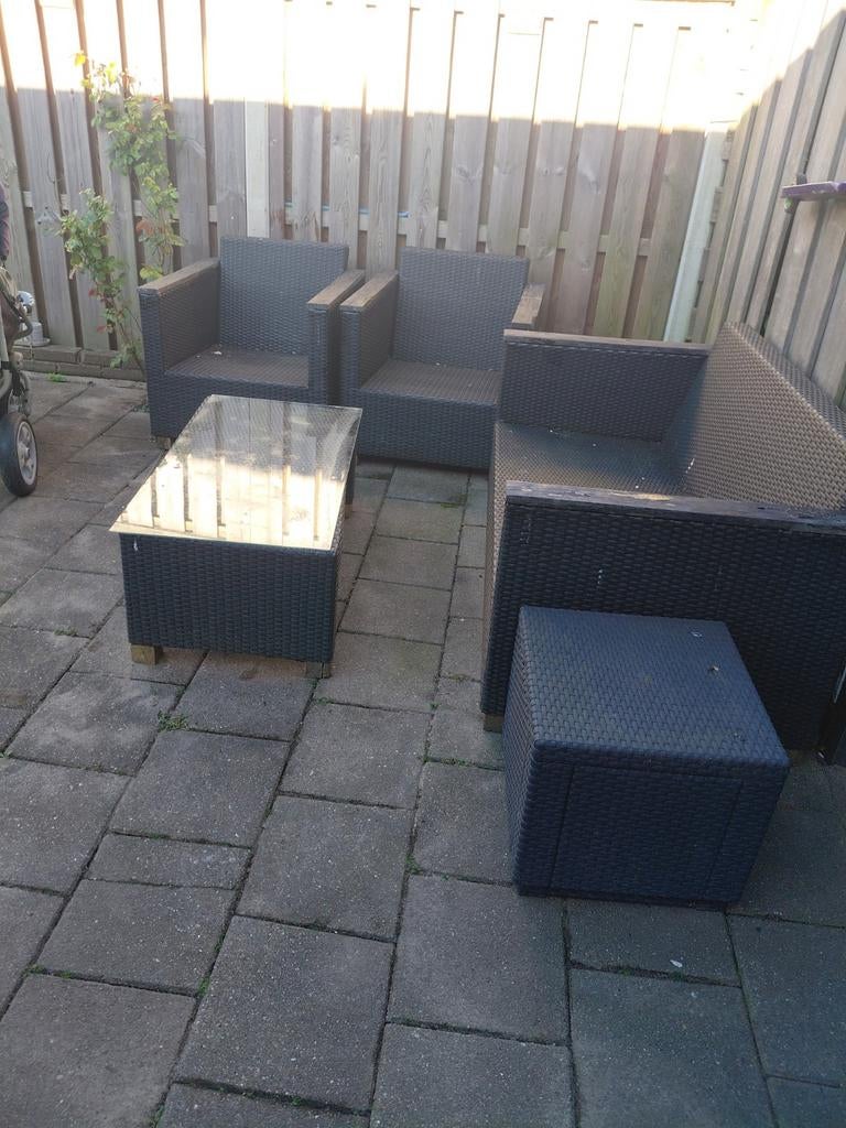 Wicker loungeset met tafel en hocker, Ophalen, Gebruikt, Wicker, Hocker