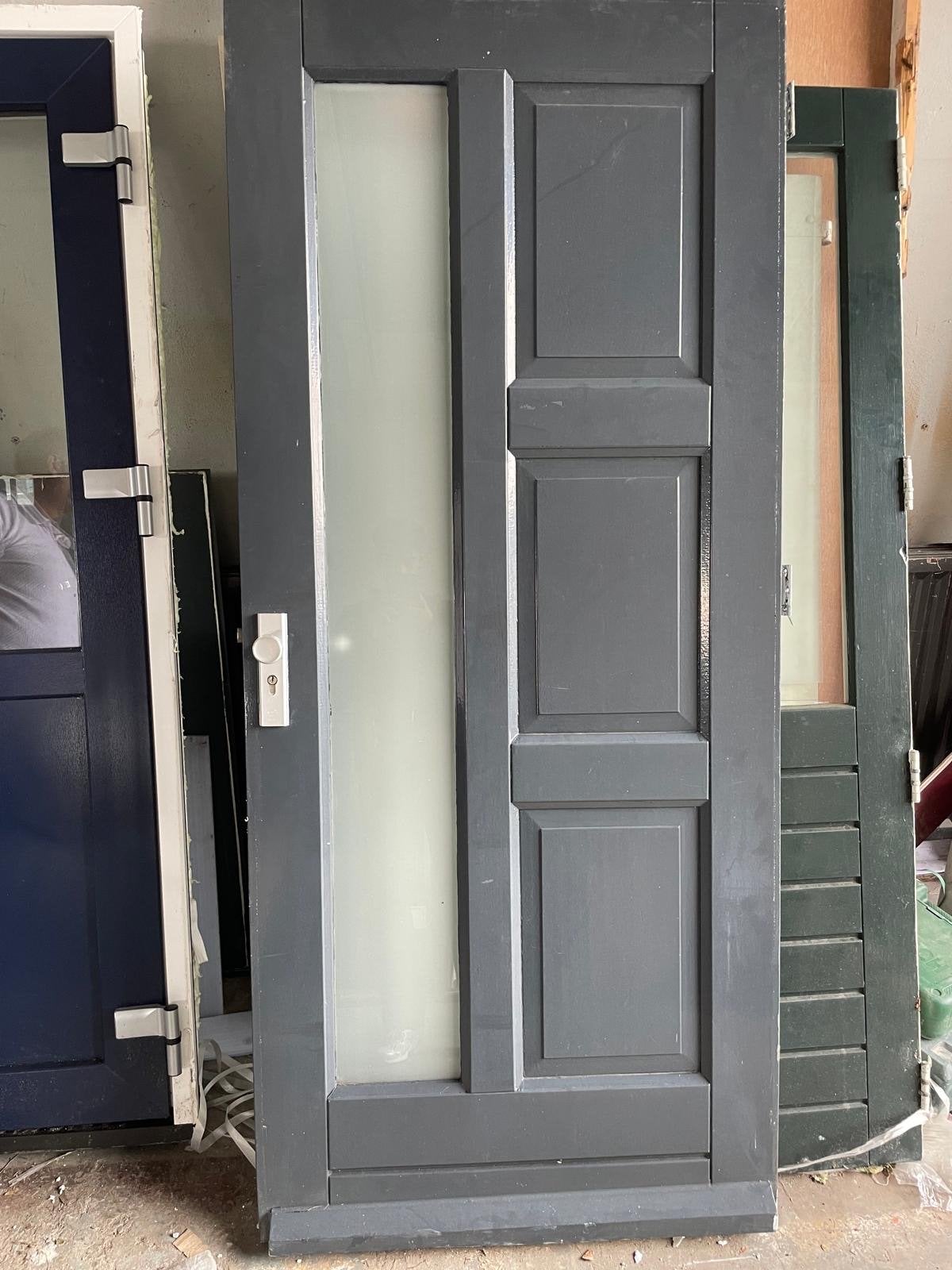 Grijze buiten deur met glas en panelen, Doe-het-zelf en Verbouw, Ophalen, Gebruikt, 80 tot 100 cm, Buitendeur