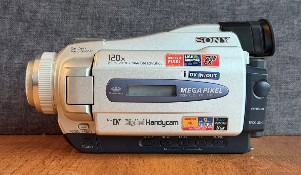 Sony DCR-TRV25E MiniDV Handycam Videocamera, digitaliseer!, Mini dv, 20x of meer, Ophalen of Verzenden, Zo goed als nieuw