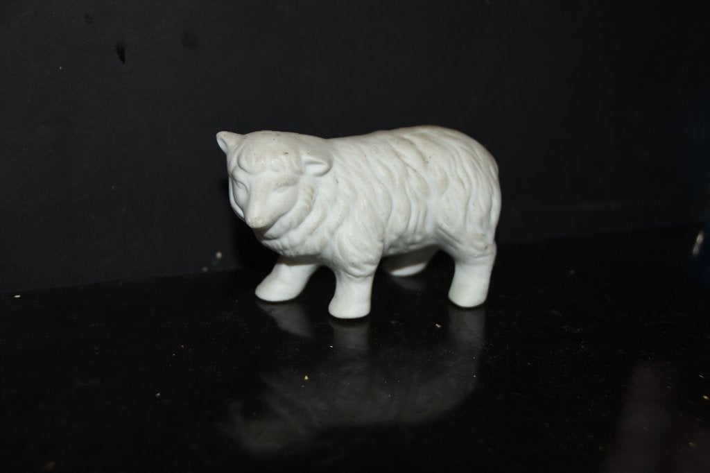 Antiek aardewerken of keramieken schaap beeldje, Verzenden, Dier
