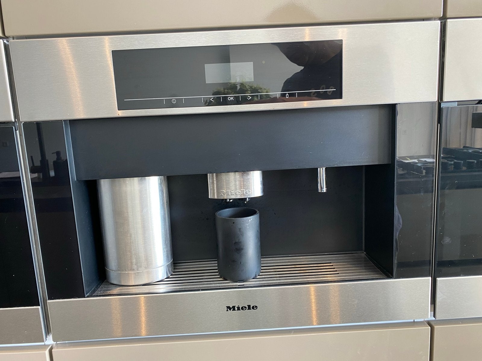 Miele CVA 5060 Inbouw Koffiemachine - Zo goed als nieuw, Witgoed en Apparatuur, Stoompijpje, Koffiemachine, Gemalen koffie, Ophalen of Verzenden