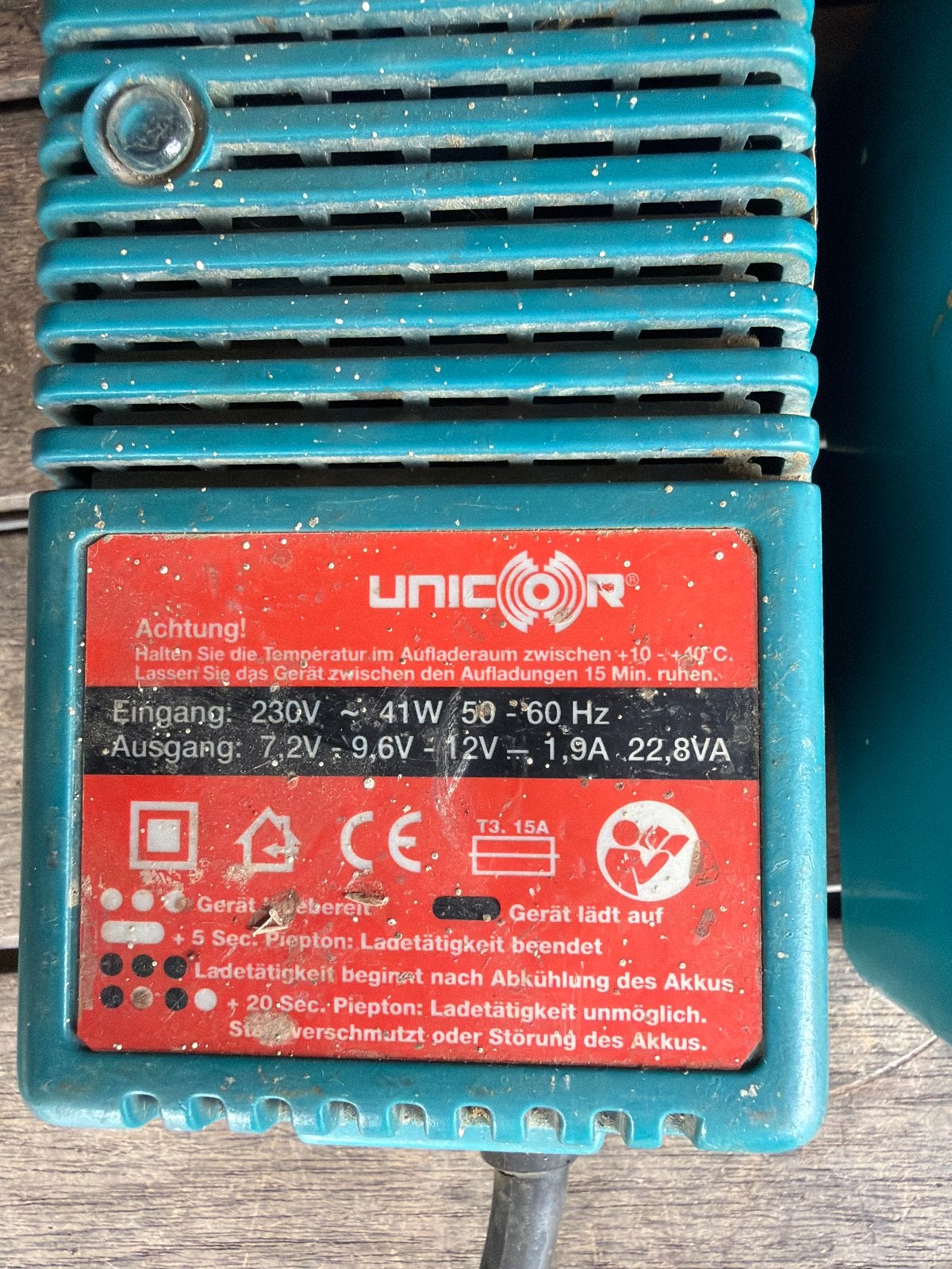 Makita DC9000 Snellader en Unicor Acculader, Ophalen, Gebruikt