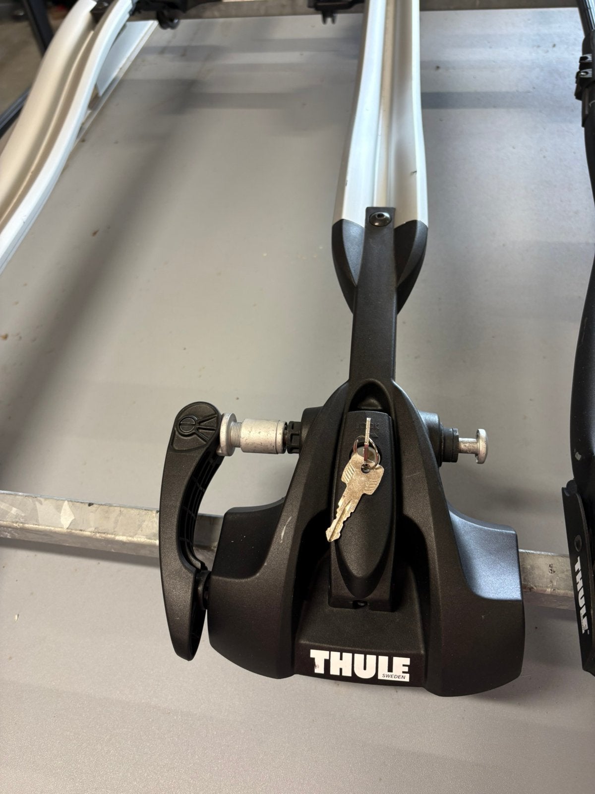 1x Thule Outride 561 en front wheel holder, Auto diversen, Fietsendragers, Ophalen, Zo goed als nieuw, Dakdrager