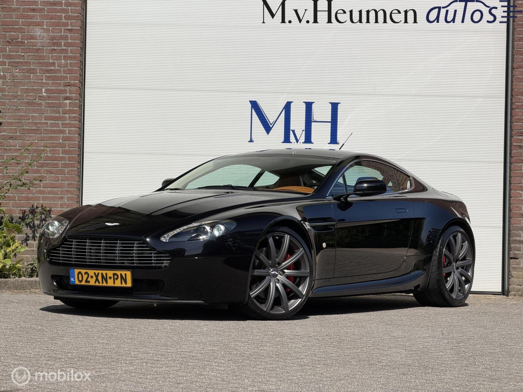 Aston Martin V8 Vantage 4.3 V8 KAHN Kestrel Tan Handgeschake, Auto's, Aston Martin, Achterwielaandrijving, Gebruikt, Zwart, Handgeschakeld