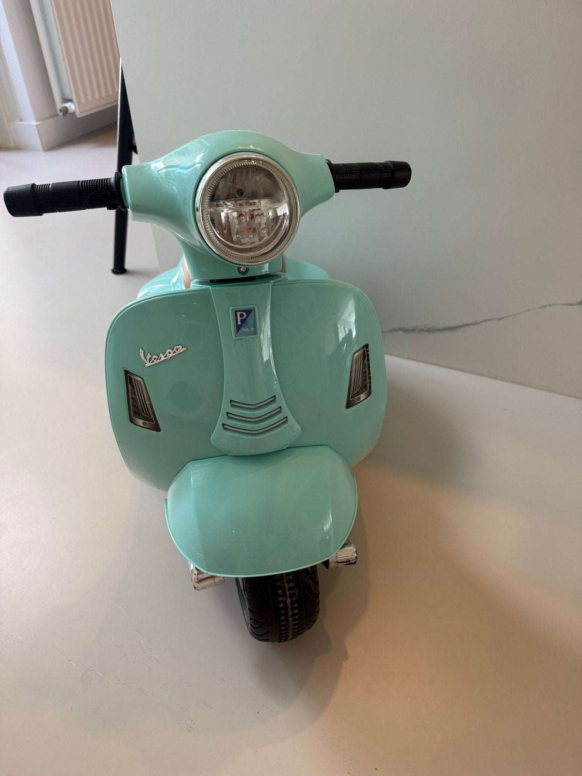 Mini Vespa 6V Elektrische Kinderscooter groen, Ophalen, Zo goed als nieuw