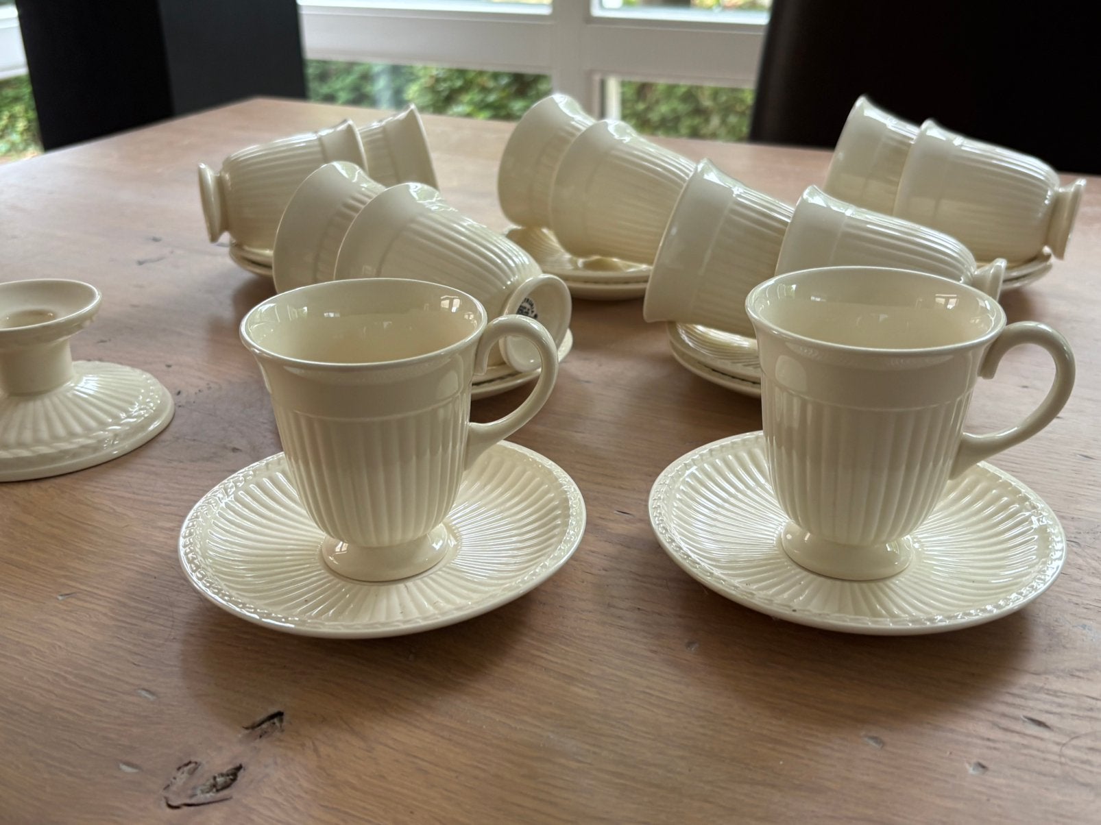 12 Koffiekopjes en kandelaar Wedgwood Edme, Huis en Inrichting, Keuken | Servies, Ophalen, Zo goed als nieuw, Aardewerk, Kop(pen) en/of Schotel(s)