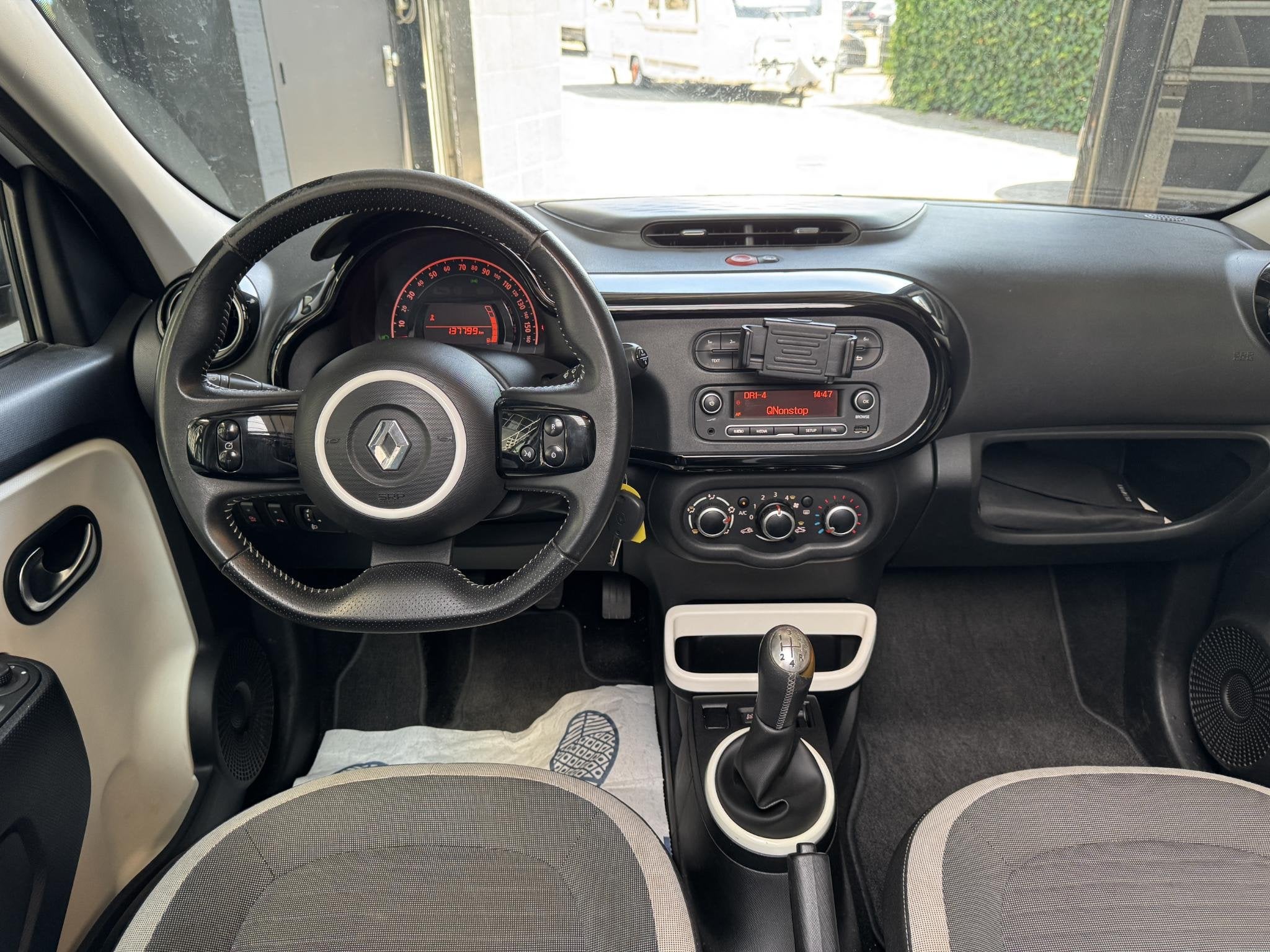Renault Twingo 1.0 Expression OPEN DAK-AIRCO-CRUISE CTRL-PDC, Gebruikt, 840 kg, 4 stoelen, Wit