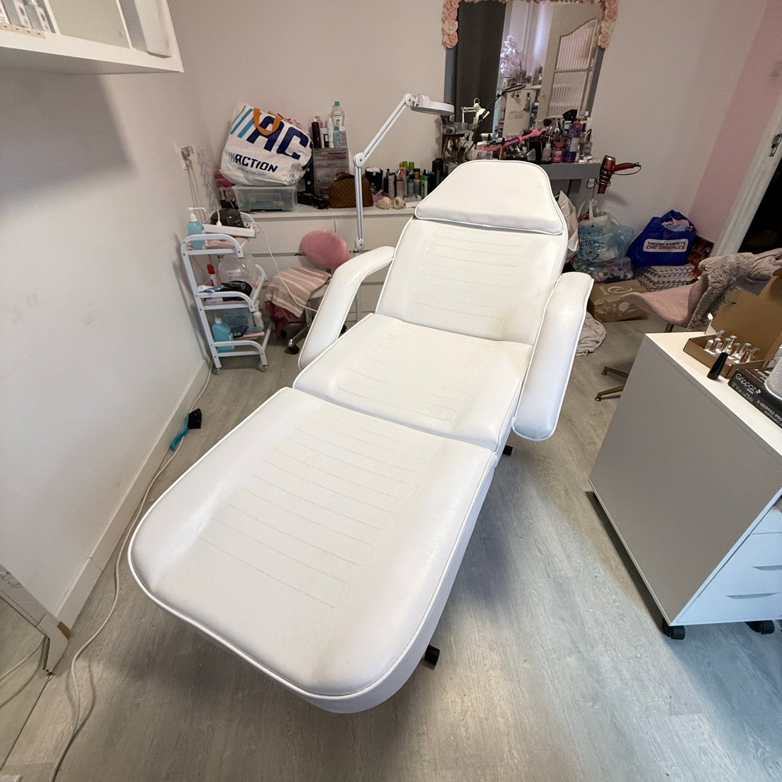 Witte Behandelstoel - Ideaal voor Schoonheidssalon of Prakti, Huis en Inrichting, Ophalen, Kunststof, Gebruikt, Wit