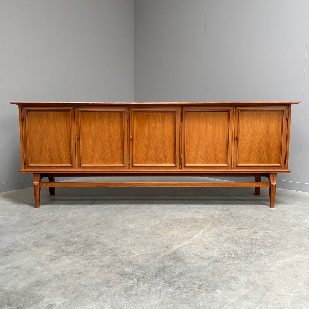 Jaren 50 60 70 XL sideboard Deens duits design, Huis en Inrichting, Kasten | Dressoirs, Met deur(en), Ophalen of Verzenden, Kersenhout
