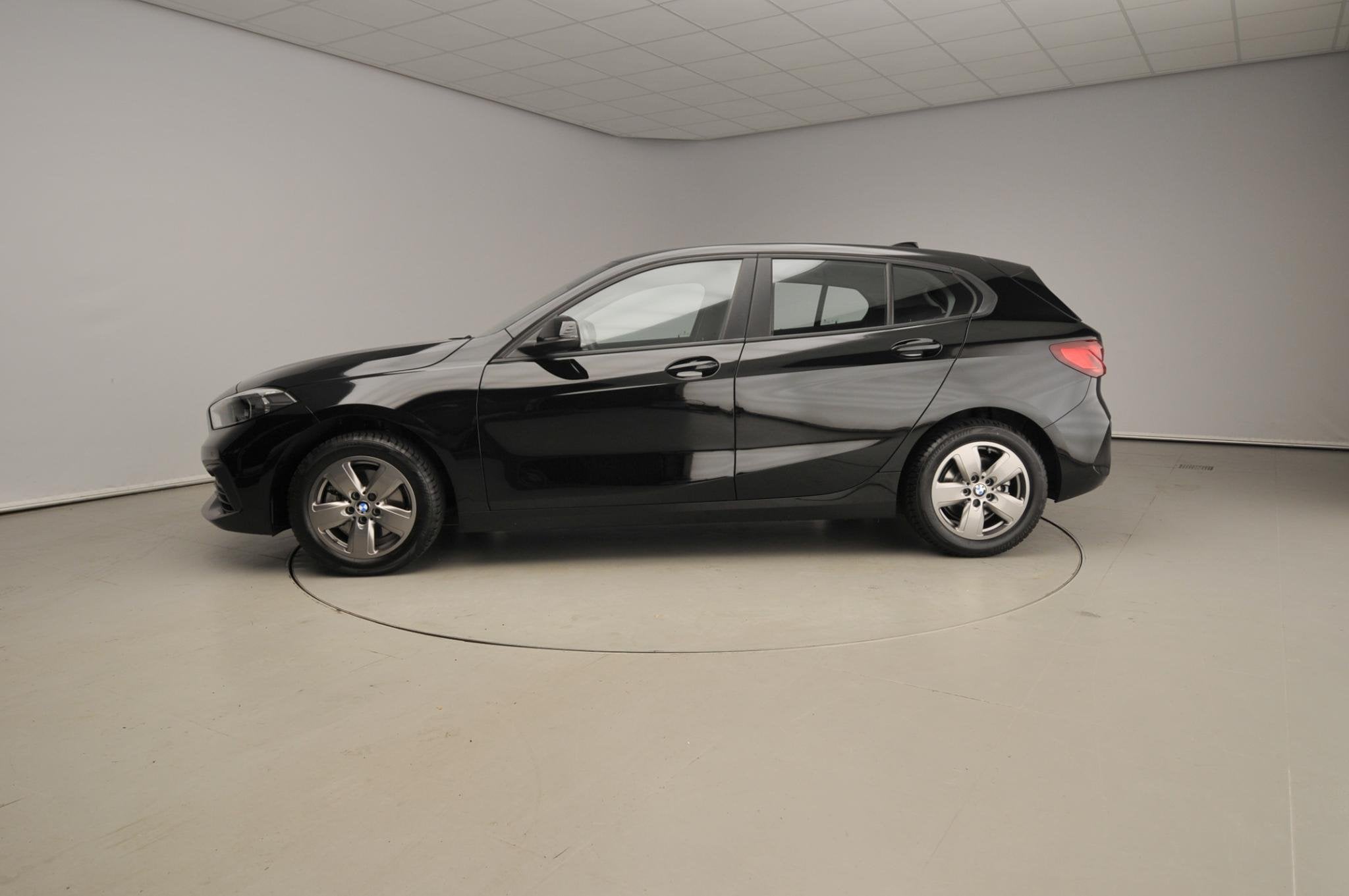 BMW 1 Serie 5-deurs 116i | LED | Navigatie | Clima | PDC | D, 12 maanden, Stof, Gebruikt, Multifunctioneel stuurwiel