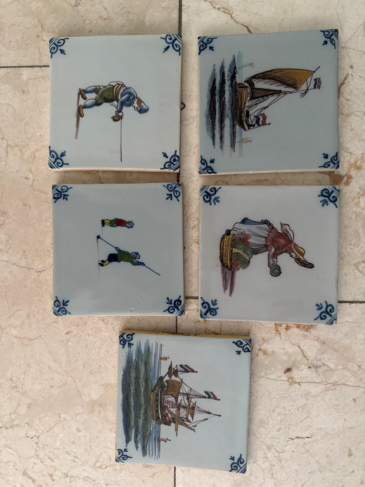 Set van 5 antieke Delfts blauwe tegels met figuren, Antiek en Kunst, Ophalen of Verzenden