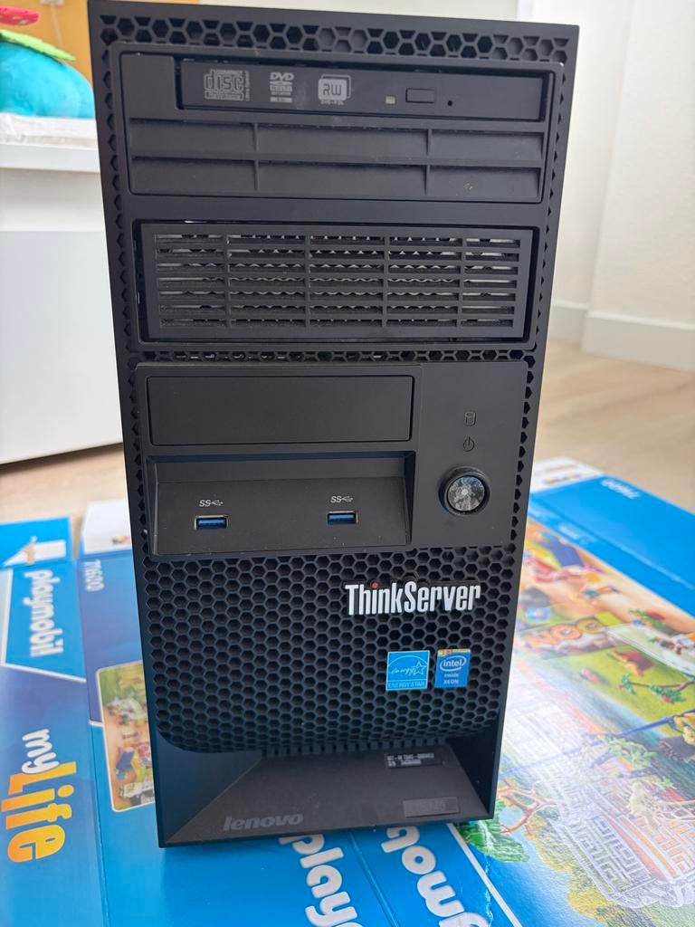 Lenovo ThinkServer - 32GB RAM, 2x500GB HDD, Computers en Software, Servers, Ophalen, Gebruikt, 32 GB, 2 tot 3 Ghz