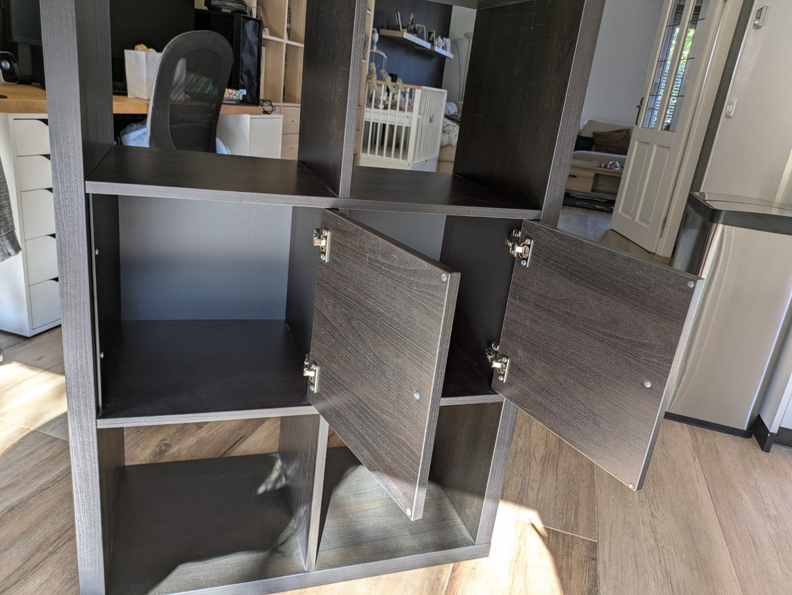 Foto 3 van Ikea kallax kast - zwart - 2x4 vakken met 2 kast inserts