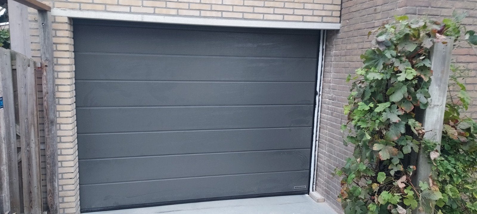 Hörmann Garagedeur LPU 42 - Grijs buiten, wit binnen, Ophalen, Gebruikt, 120 cm of meer, Garagedeur