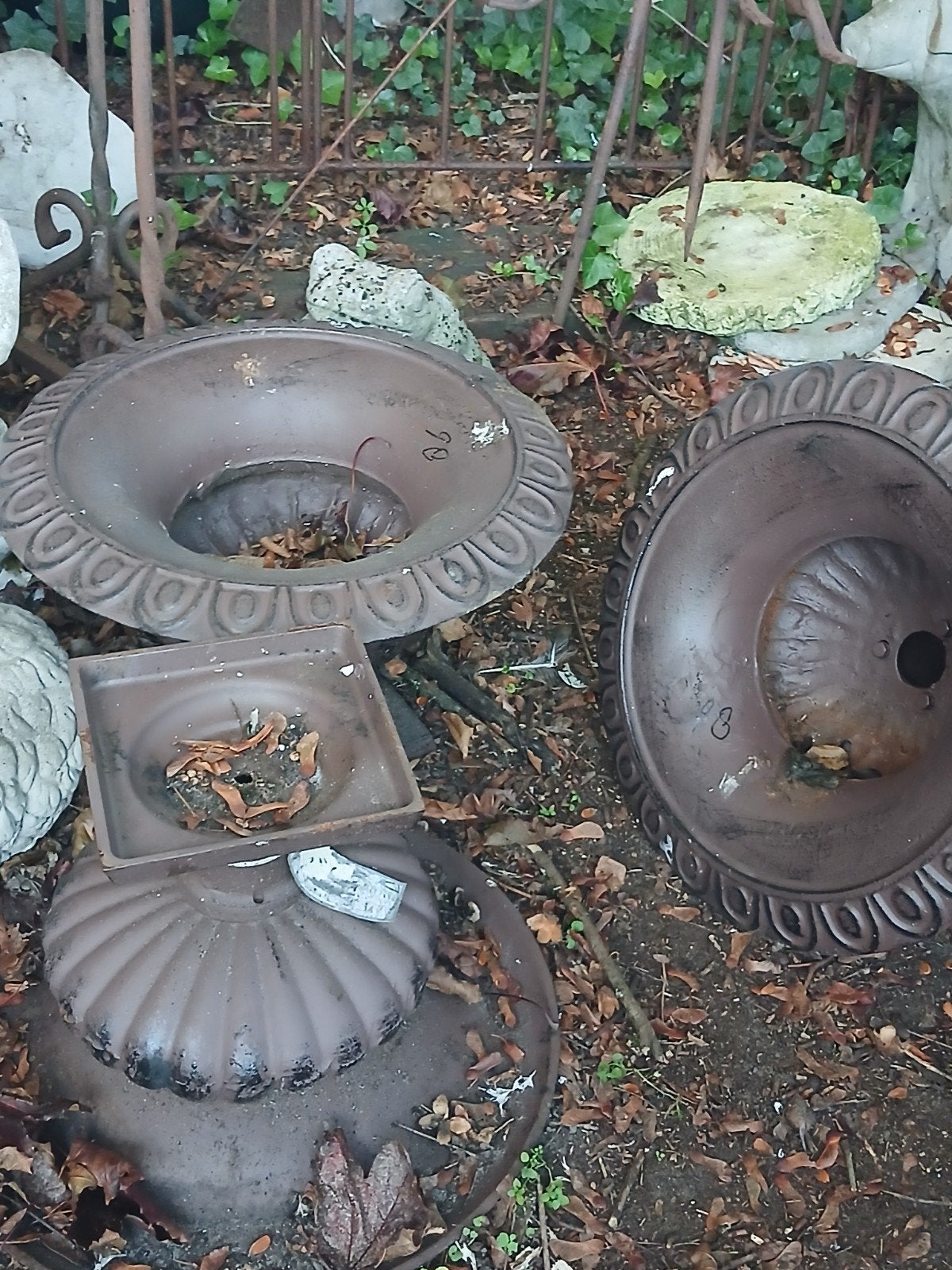 Tuinvaas gietijzer/ beton m/z sokkel Ook "De Evenaar" Eemnes, Tuin en Terras, Ophalen, Gebruikt