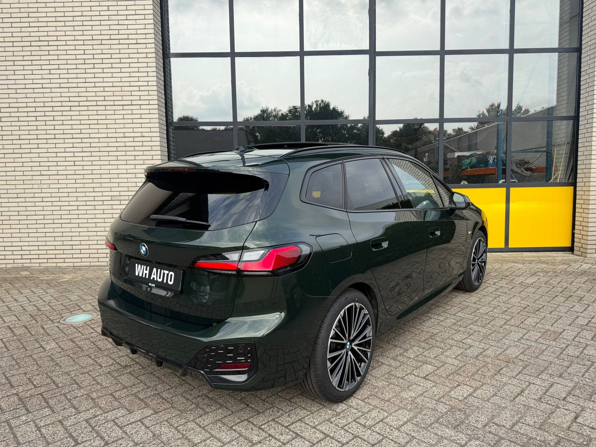 BMW 2-serie Active Tourer 218i, Panorama Dak, Leer, Elk stoe, Auto's, Gebruikt, Zwart, Automatische klimaatregeling, Bedrijf