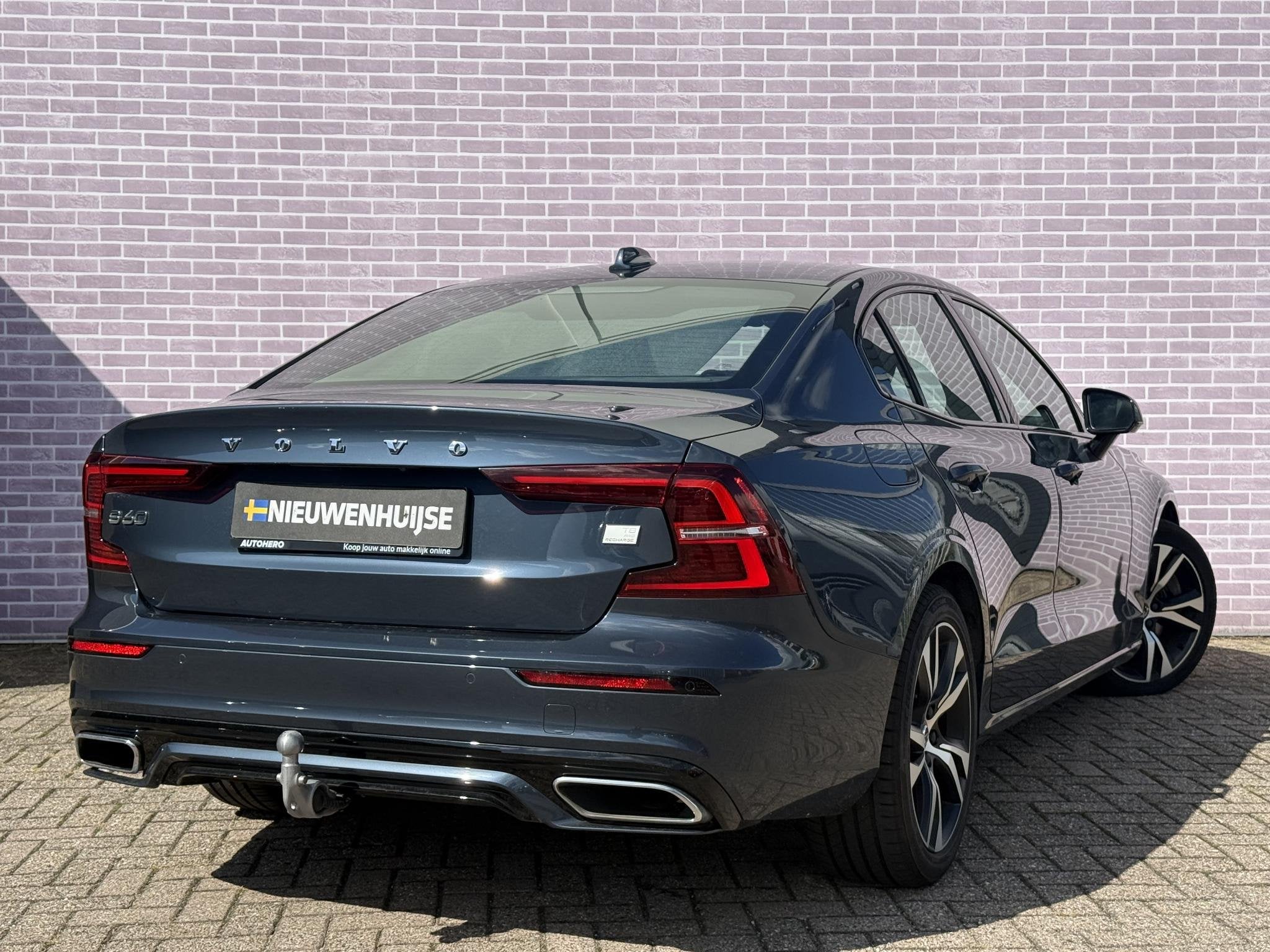 Volvo S60 Recharge T8 AWD R-DESIGN | Trekhaak | Standkachel, Euro 6, 4 cilinders, Blauw, Plug-in hybride
