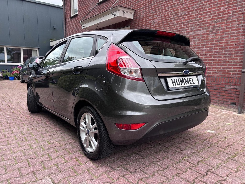 Ford Fiesta 1.0 Titanium uitvoering!, Voorwielaandrijving, Stof, Gebruikt, Zwart