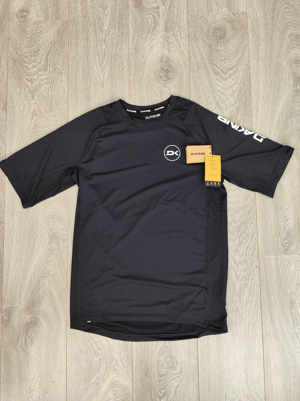 Nieuw: Dakine Vectra Jersey - maat S - korte mauw - upf 20+, Zwart, Nieuw, Ophalen of Verzenden, Hardlopen of Fietsen