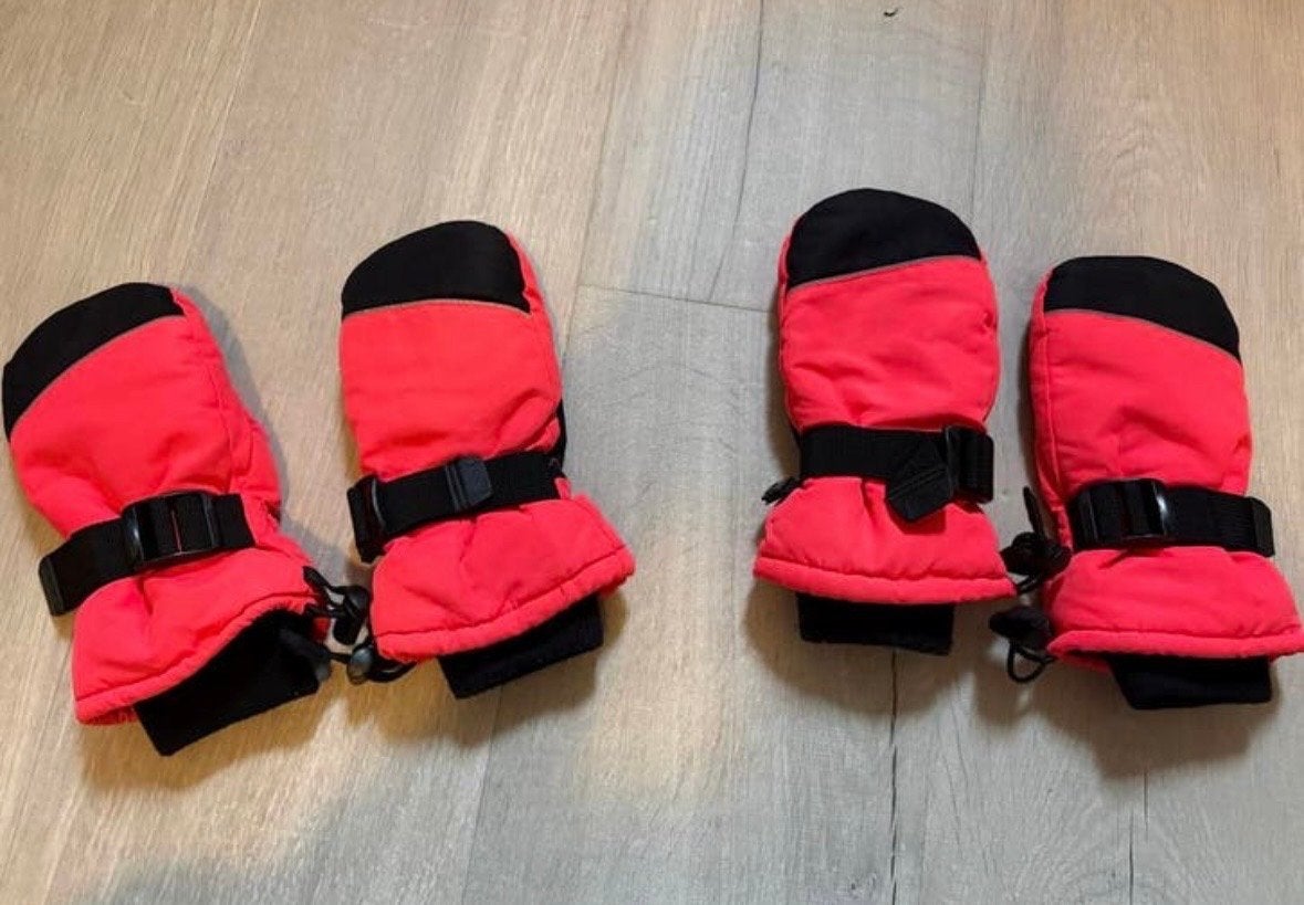 2 paar fluor roze wanten HEMA, kind 6-7 jaar, Kinderen en Baby's, Kinderkleding | Mutsen, Sjaals en Handschoenen, Gebruikt, Meisje
