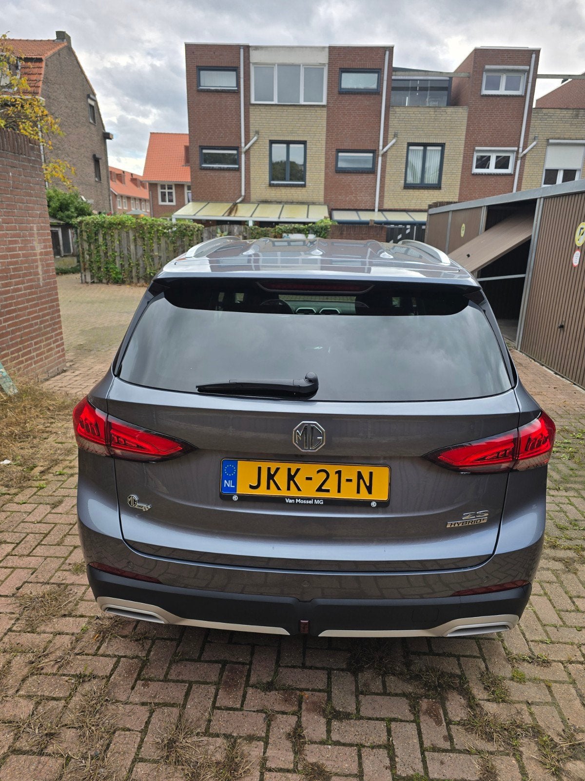 MG ZS Hybrid+ Luxury 2025 Grijs incl extra Winterset op velg, Auto's, Dealer onderhouden, 1498 cc, 4 cilinders, ZS