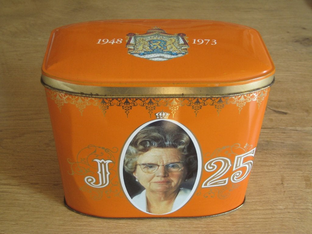 blik J (juliana) 25 - 1948 1973, Verzamelen, Koninklijk Huis en Royalty, Ophalen of Verzenden, Zo goed als nieuw, Nederland, Overige typen