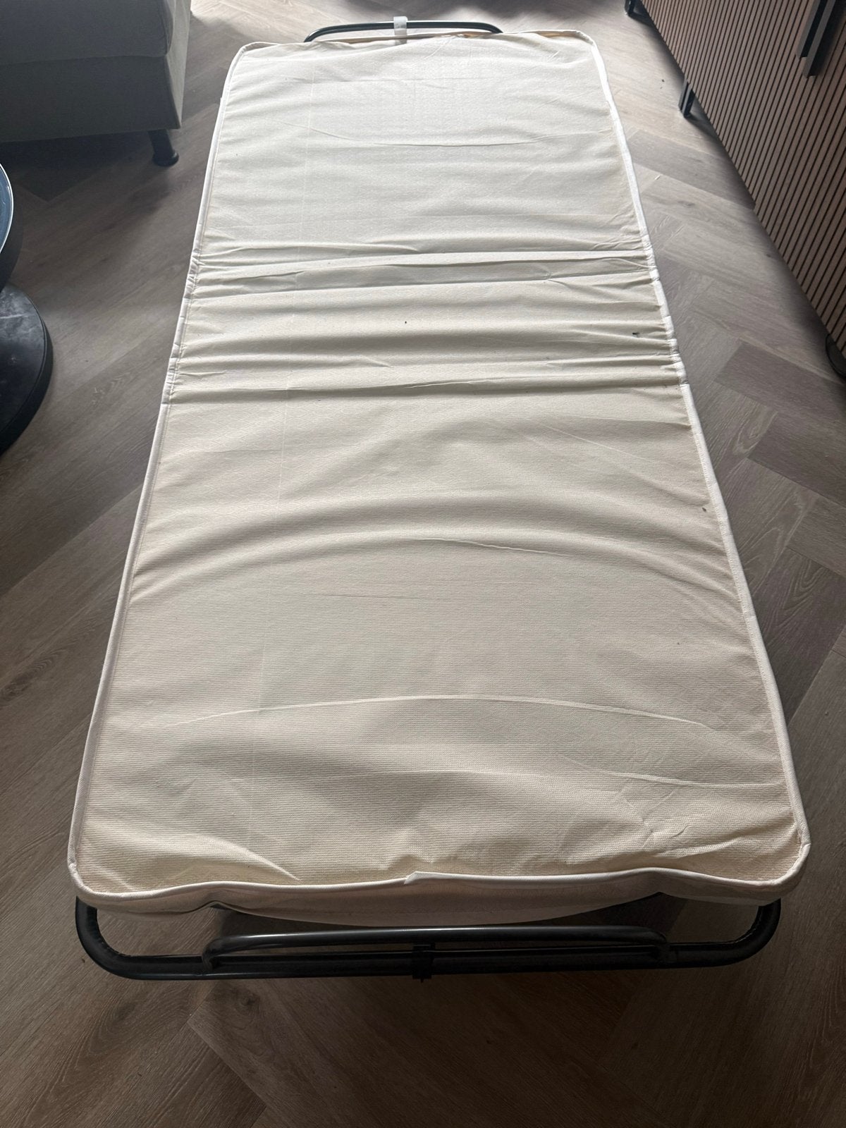 Logee bed - Opklapbaar eenpersoons logeerbed, Gebruikt, Eenpersoons, Ophalen of Verzenden, 80 cm