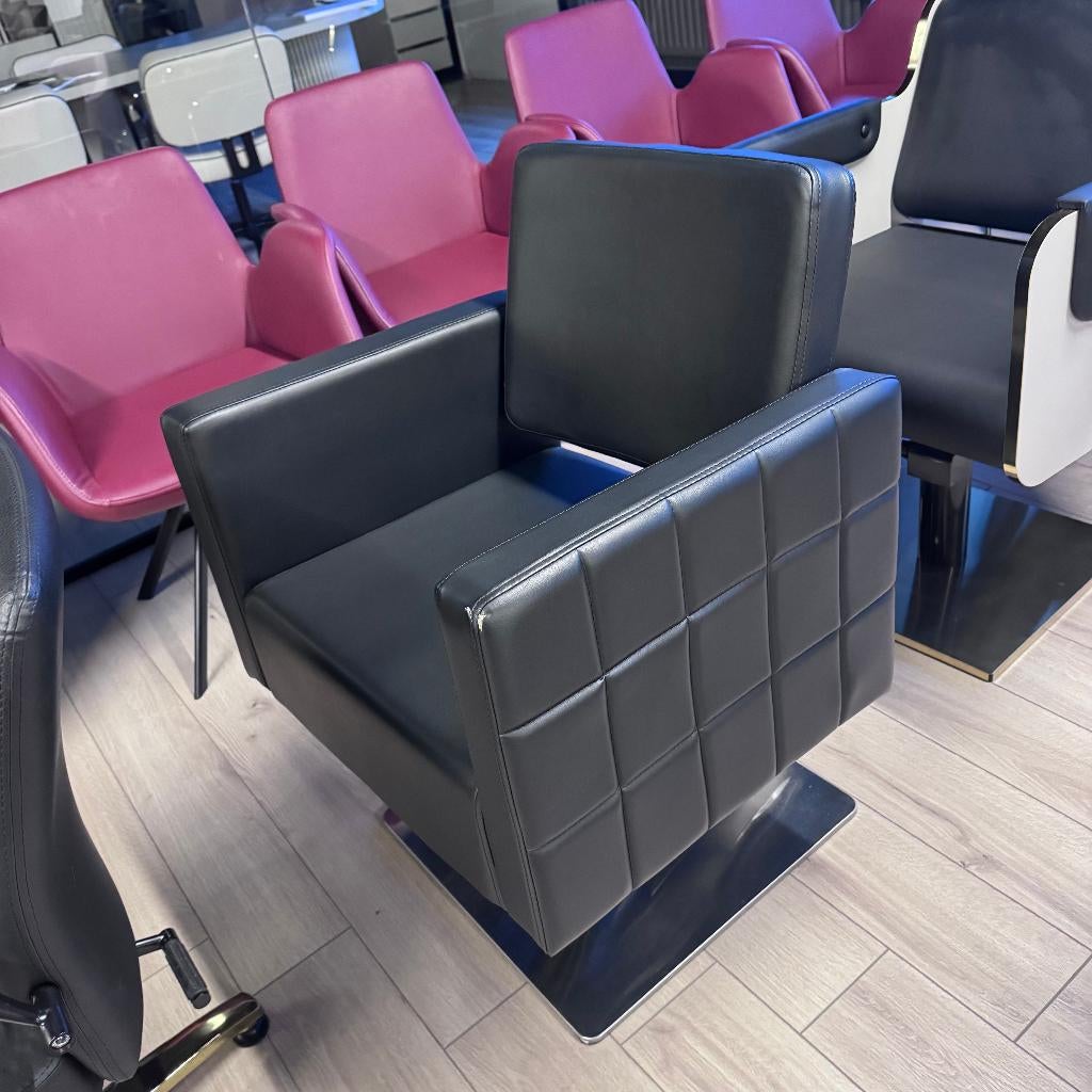 Kappersstoel knipstoel zwart pompstoel kapsalon thuiskapper, Huis en Inrichting, Stoelen, Kappersstoel, Zwart, Nieuw, Ophalen of Verzenden