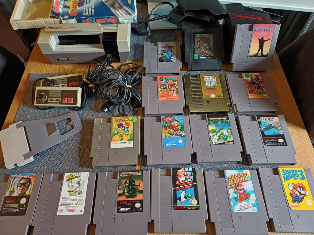 Nintendo NES met 16 spellen en GameKey adapter, Spelcomputers en Games, Spelcomputers | Nintendo NES, Ophalen, Gebruikt, Met 1 controller