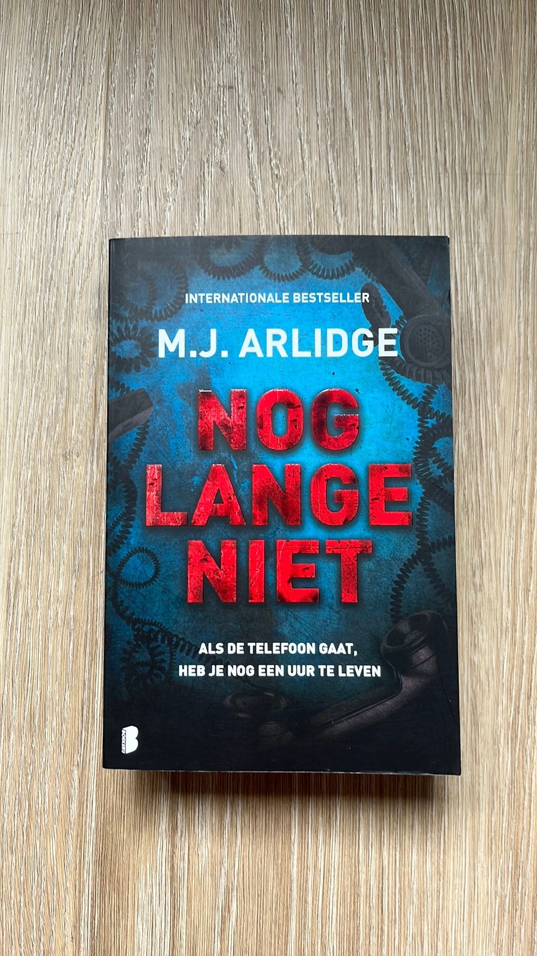 Nog lange niet M.J. Arlidge deel 9 gesigneerde versie, Boeken, Ophalen of Verzenden, Zo goed als nieuw, Amerika