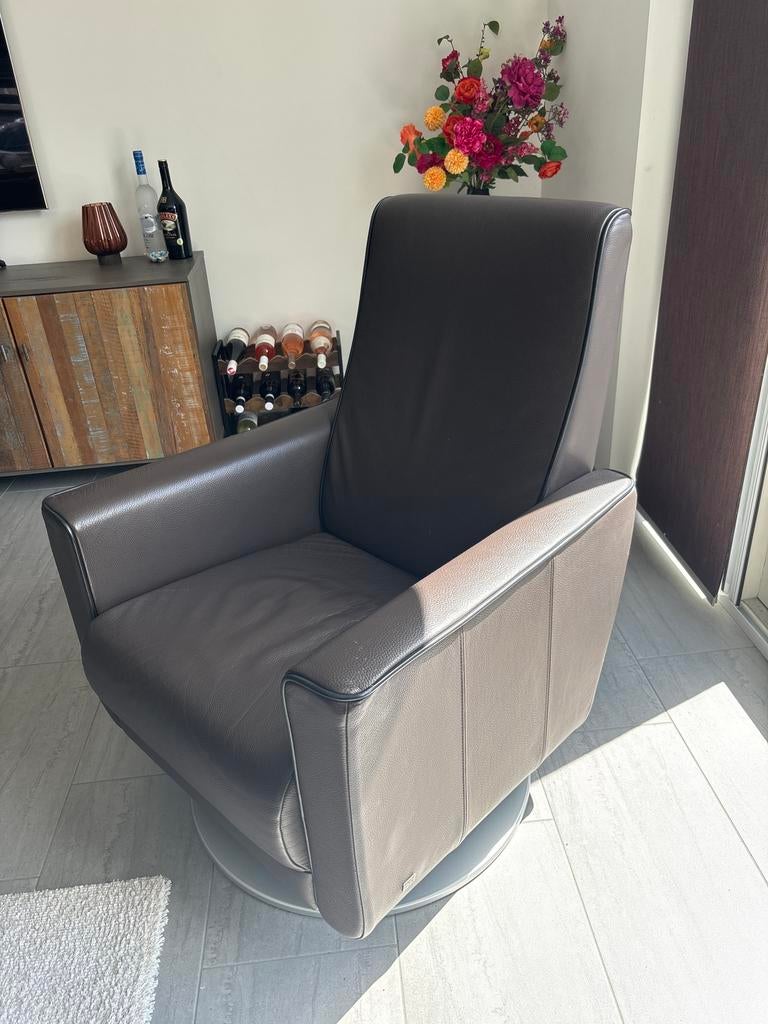 Rolf Benz design draaifauteuil echt leer grijsbruin, Huis en Inrichting, Fauteuils, Ophalen, Zo goed als nieuw, 75 tot 100 cm