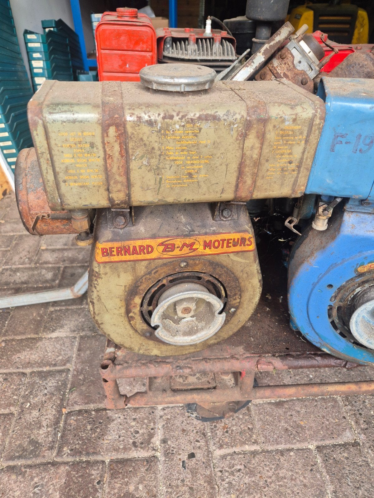 3 motoren Bernard / Conord, Ophalen, Gebruikt, Benzinemotor