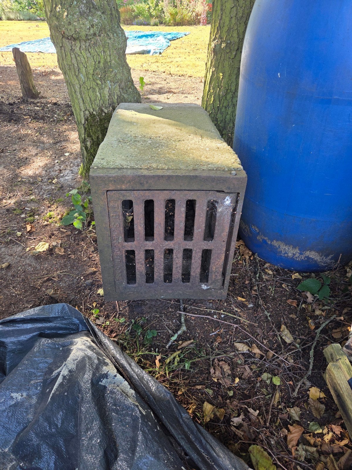 Betonnen put met rooster en afvoer, Ophalen, Gebruikt, Minder dan 2 meter, 40 tot 60 mm