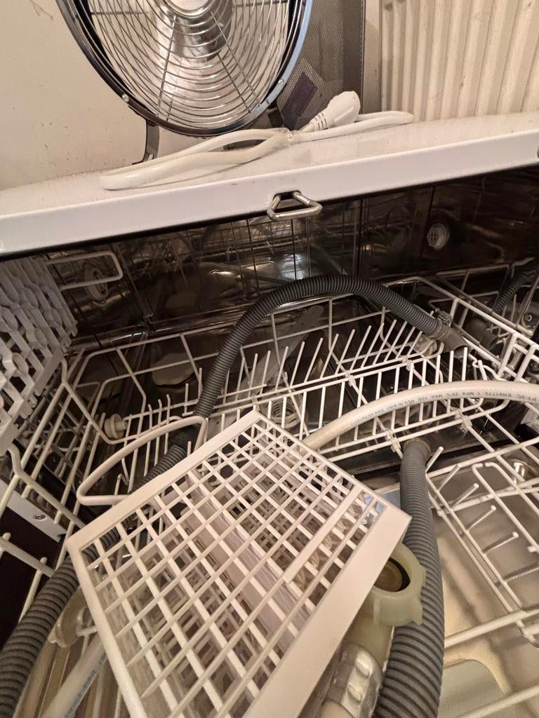 Compacte vaatwasser, ideaal voor kleine keukens, Witgoed en Apparatuur, Vaatwasmachines, Ophalen, Gebruikt, Inbouw, 85 tot 90 cm