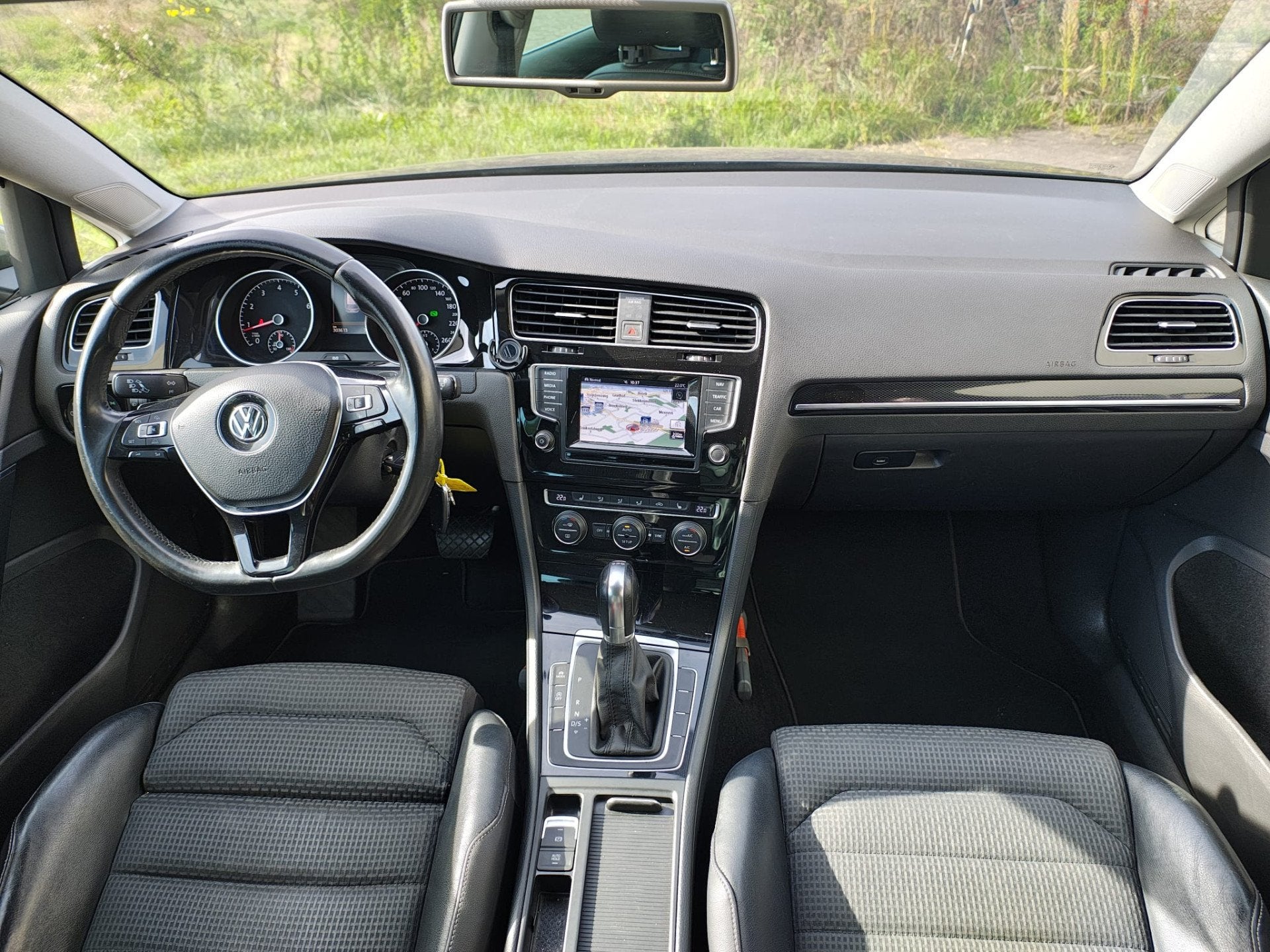 Volkswagen Golf Variant 1.4TSI 141PK Automaat Highline Trekh, Gebruikt, 4 cilinders, Leder en Stof, Origineel Nederlands