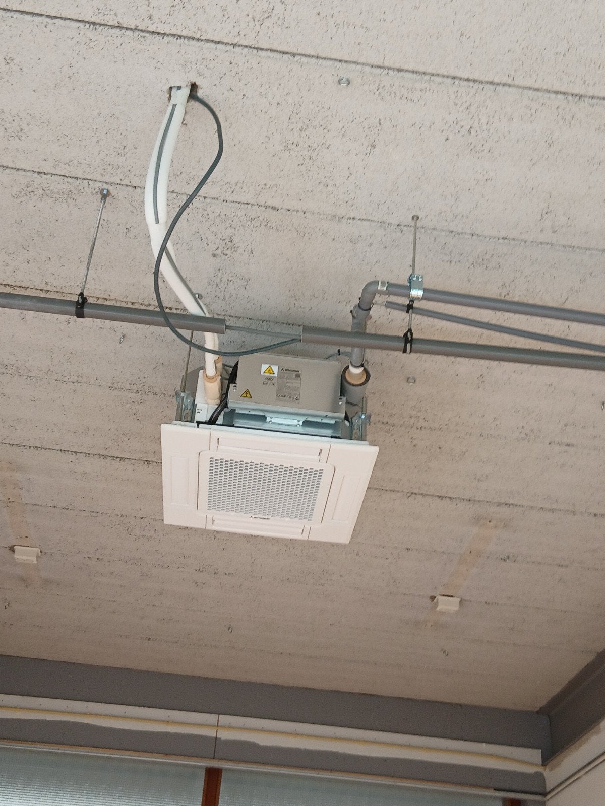 Mitsubishi FDTC35VH en src35zs-w2
Buitenunit SRC 35 ZS-W2, Ophalen, 3 snelheden of meer, Zo goed als nieuw, Afstandsbediening