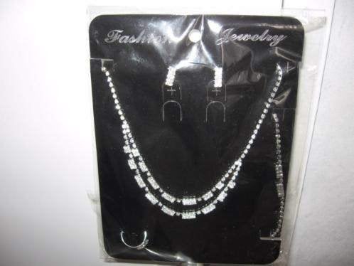 strass sieraden setje ketting armband oorbellen, Overige materialen, Overige kleuren, Nieuw, Ophalen of Verzenden