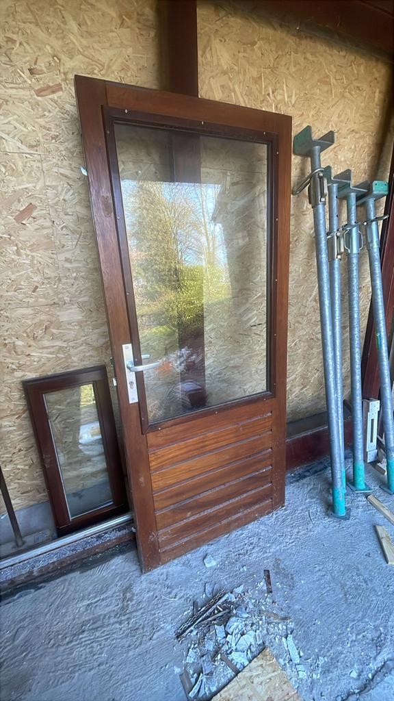 Hardhouten deur met dubbel glas en 3-puntssluiting, Doe-het-zelf en Verbouw, Deuren en Horren, Gebruikt, Buitendeur, 200 tot 215 cm