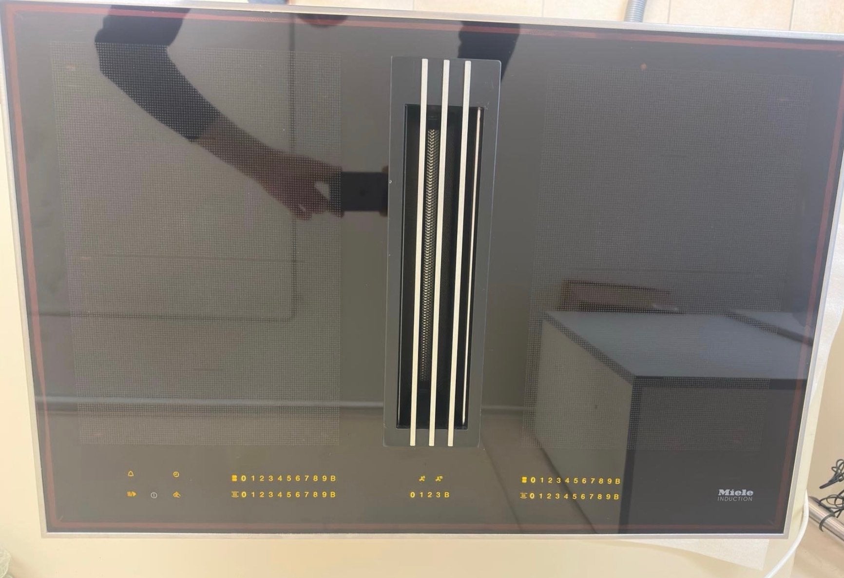 Miele inductie kookplaat afzuiging KMDA 7774 recirculatie, Witgoed en Apparatuur, Kookplaten, Zo goed als nieuw, Energieklasse A of zuiniger