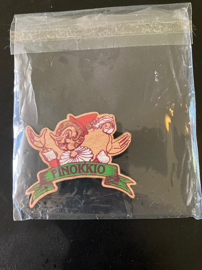 Efteling pin pinokkio, Ophalen of Verzenden, Zo goed als nieuw, Button of Speldje
