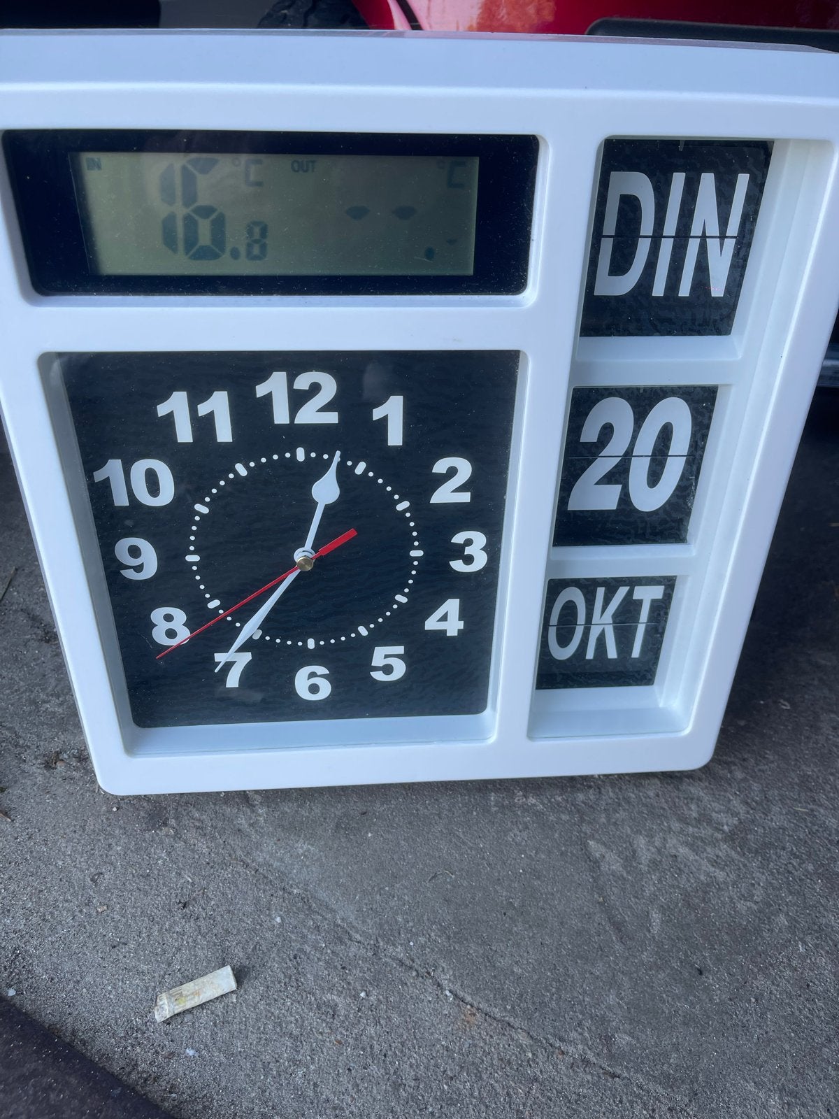 Fysic Jumbo Analoge Klok met Datum en Temperatuur, Wandklok, Wit, Verzenden, Werkt op batterijen