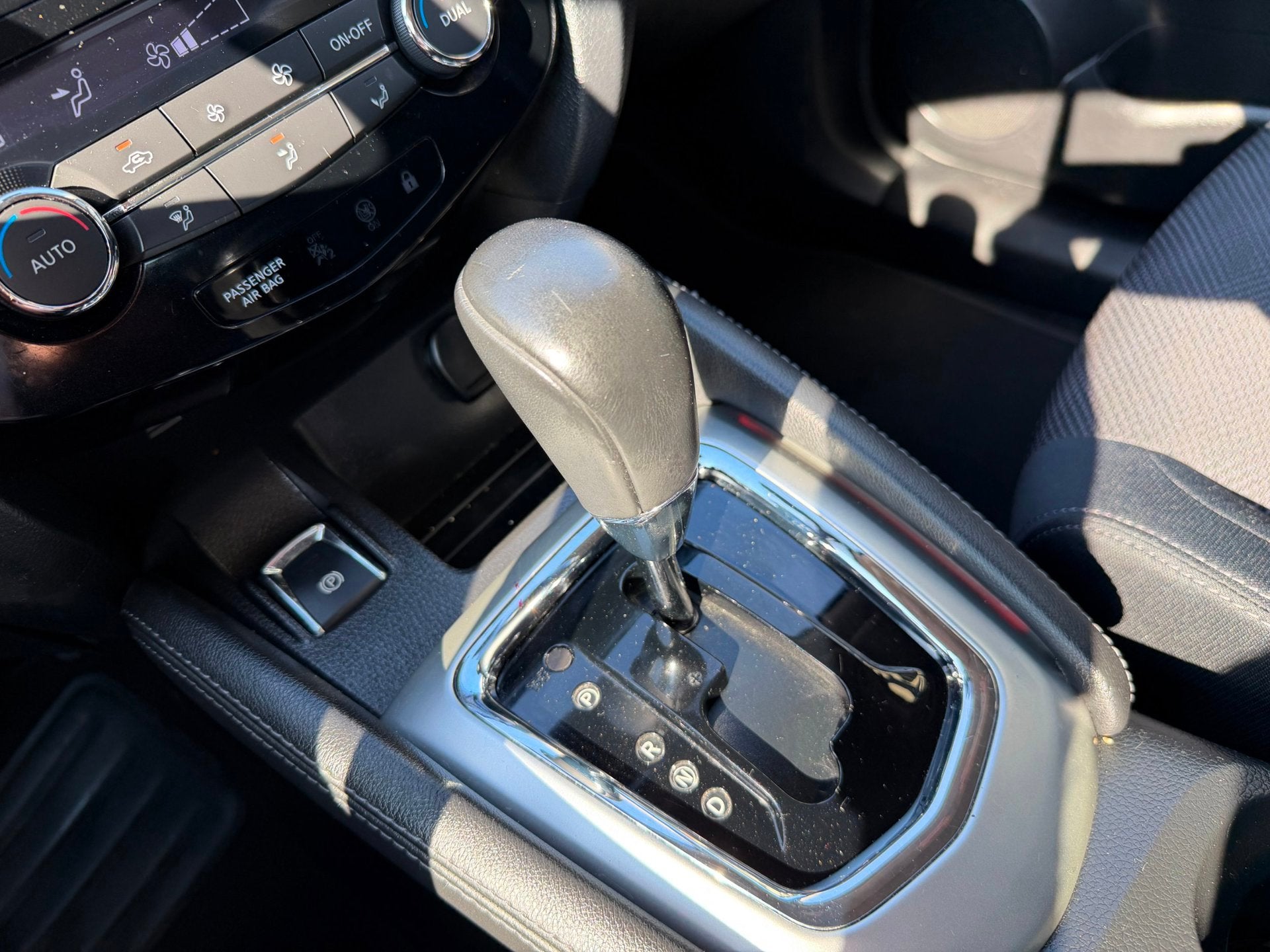 Nissan Qashqai 1.2 Acenta AUT|NAVI|Cruise|Camera|Trekhaak, Euro 5, Stof, Gebruikt, 680 kg