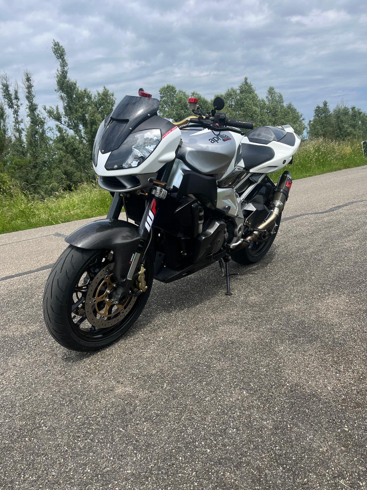 Aprilia Tuono 1000 R | 2010 | Carbon | inruil mogelijk, Motoren, 2 cilinders, Aprilia, Aprilia, Motorrijbewijs A