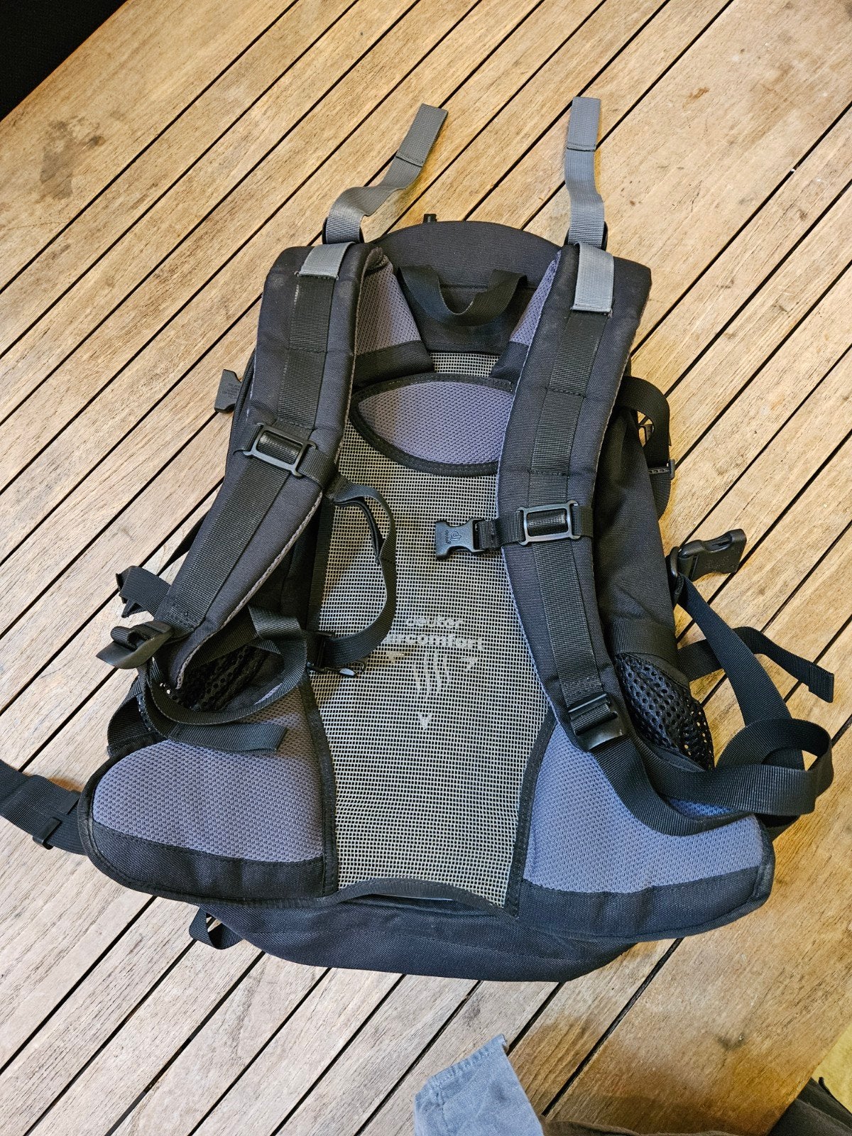 Deuter Futura 28 Aircomfort rugzak met regenhoes, Gebruikt, 25 tot 40 cm, Waterdicht, Ophalen
