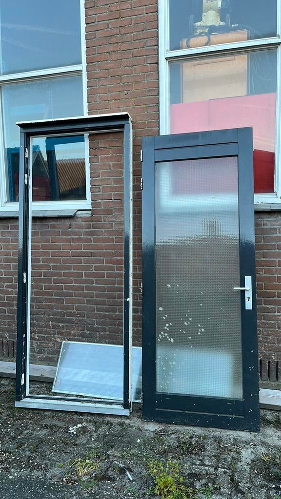 Kozijn met deur hardhout. 90x231,5 met hang en sluitwerk, Gebruikt, Deurkozijn, Inclusief glas, 225 cm of meer