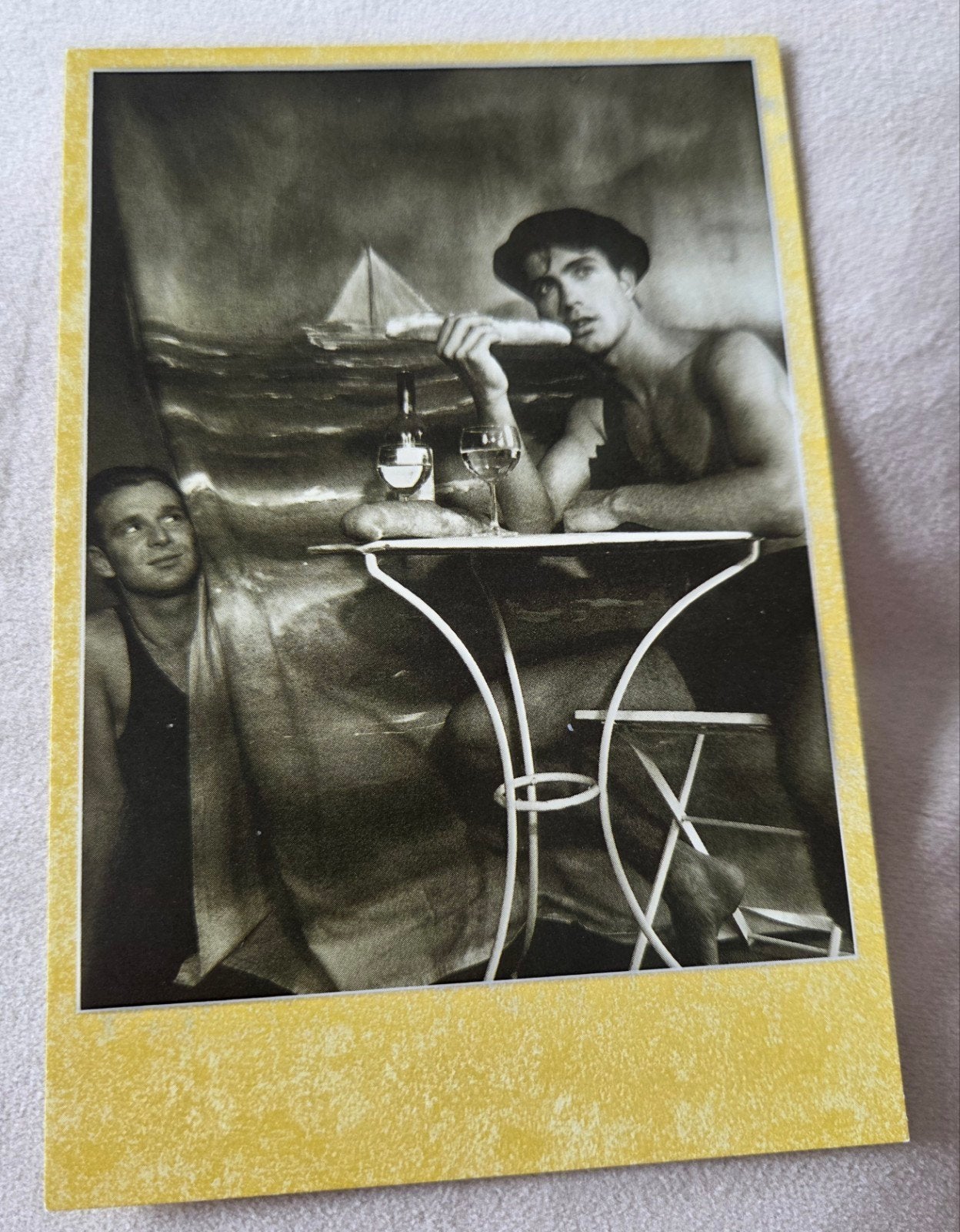 Twee Mannen aan Tafel met Wijn en stokbrood, Verzenden, 1980 tot heden, Ongelopen, Overige thema's