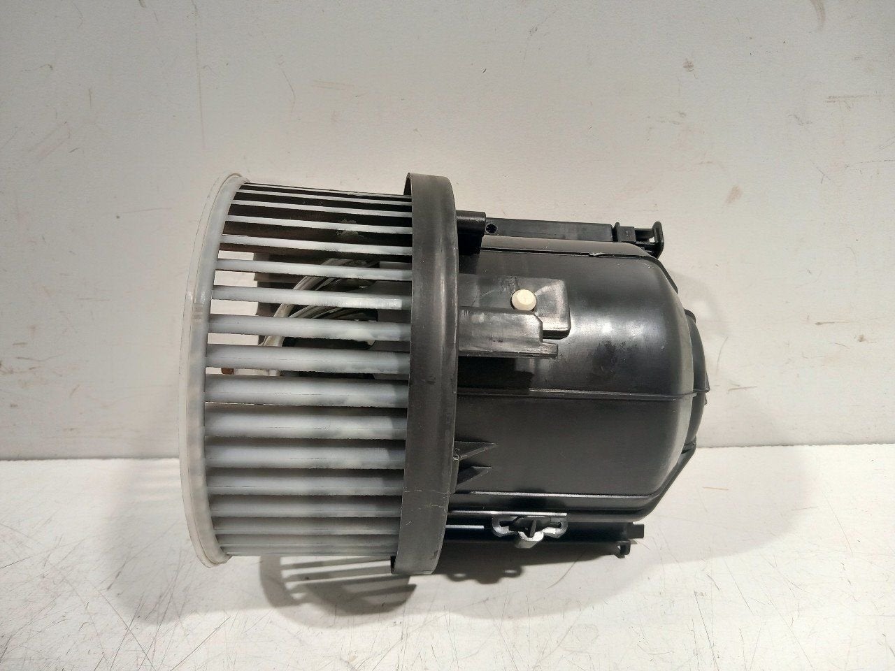 Kachel ventilator motor Land Rover Discovery, Onderdelen@venauto.nl, Van der Ven Autorecycling B.V., Ettenseweg 76, 4706 PB Roosendaal, The Netherlands