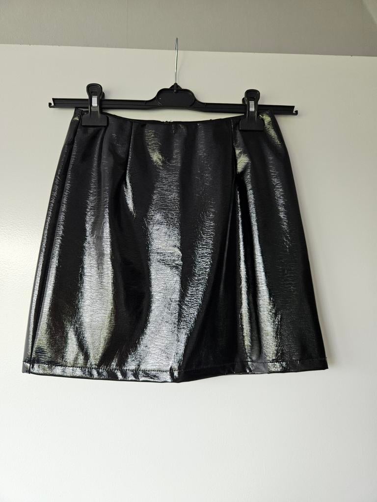 Zwarte lak mini-rok met rits - Maat S drole de copine, Zwart, Onbekend, Nieuw, Ophalen of Verzenden
